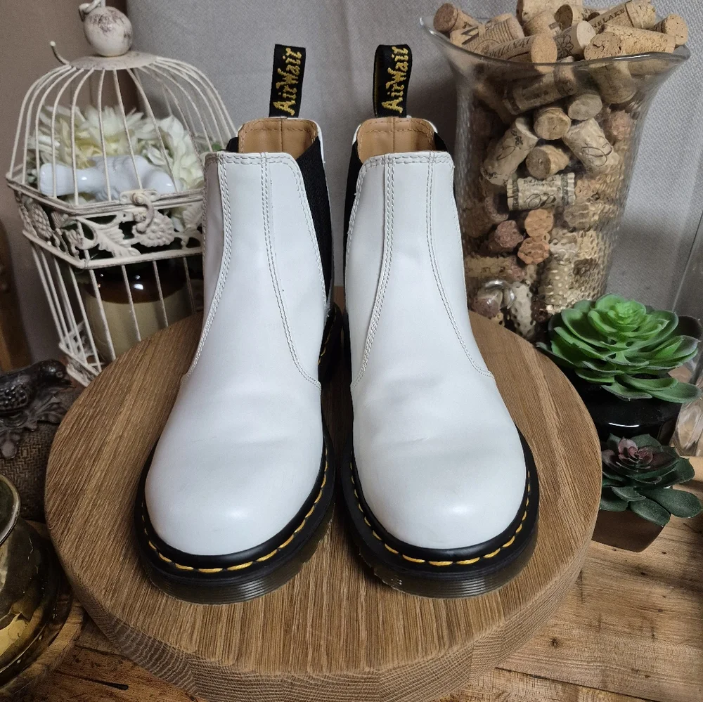 Dr. Martens Size 7 2976 White Black Leather Platform Chelsea Boot